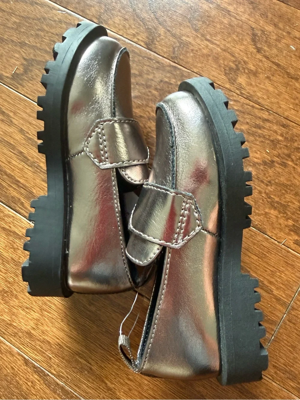 Banana Republic Factory Kids Metallic Pewter Loafers size 5/6